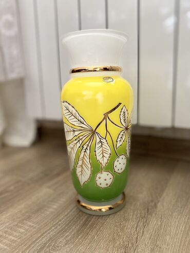 kaktus gulu: Одна ваза, Богемское стекло