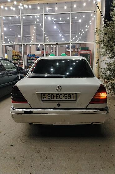 mercedes c220 cdi: Mercedes-Benz C-Class: 2.2 l | 1995 il Sedan — 5