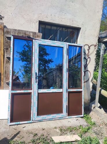 входные двери пластиковые: Дверной блок из ПВХ профиля с матовым коричневым остеклением и