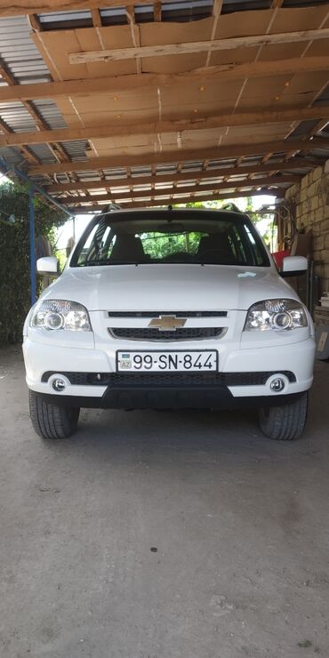chevrolet spark: Chevrolet Niva: 1.7 l | 2015 il 141000 km Ofrouder/SUV
