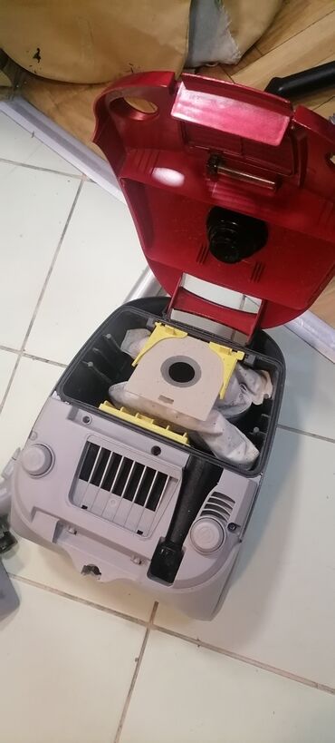 Klasični usisivači: Usisivač SAMSUNG 1600w na papirnu kesu kompletan dobar
Mirjevo na lalafo.rs — 6 Klasični usisivači: Usisivač SAMSUNG 1600w na papirnu kesu kompletan dobar
Mirjevo — 6