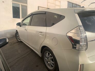 Toyota: Toyota Prius: 1.8 l | 2011 il Sedan
