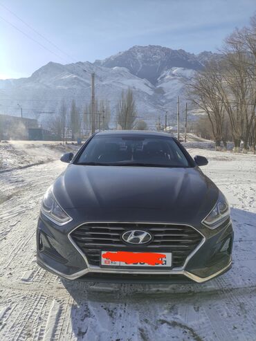 машина дишовый: Hyundai Sonata седан черного цвета, модель 2018 года. Автомобиль
