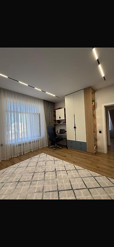 Продажа коттеджей и домов: 6 комнат, 210 м², 5 соток, Бишкек, Полицейский городок ж/м Собственник — 11