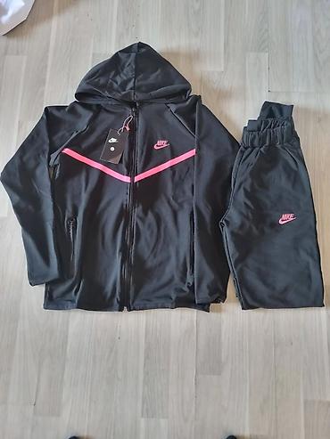 Gornji i donji deo: Ženska Nike trenerka – jakna sa kapuljačom + donji deo - Model — 5