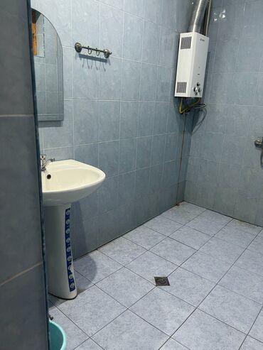 Uzunmüddətli kirayə mənzillər: Kirayə verilən mebel ilə təchiz olunmuş mənzil - Plan: geniş zal və 2 — 25