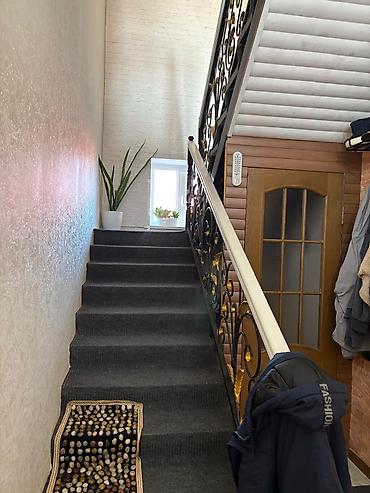 Продажа коттеджей и домов: 6 комнат и более, 220 м², 4 соток, Бишкек, Собственник — 29