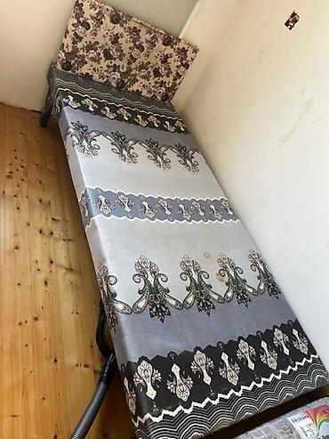 siyirme: Tək nəfərlik çarpayı - Ölçü: təxmini 90×190 sm (tək nəfərlik). - — 1