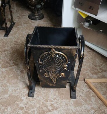 Tullantı qabları: Zibil qabi Tullantı qabi Ferqli çeşidlər mövcuddur Qiymət çeşidinə — 4