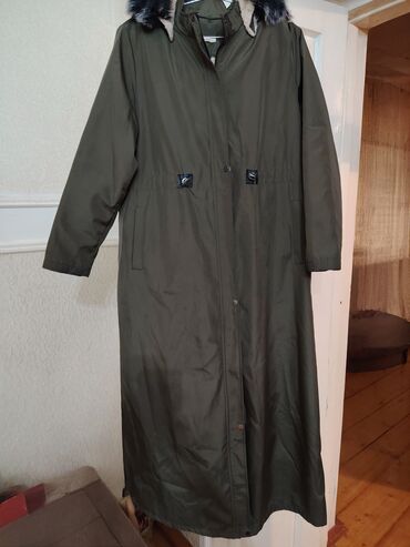 Dəstlər, kostyumlar: Qadın geyim dəsti – 4 məhsul 1) Zeytun-yaşıl şifon ponço üstlük - — 3