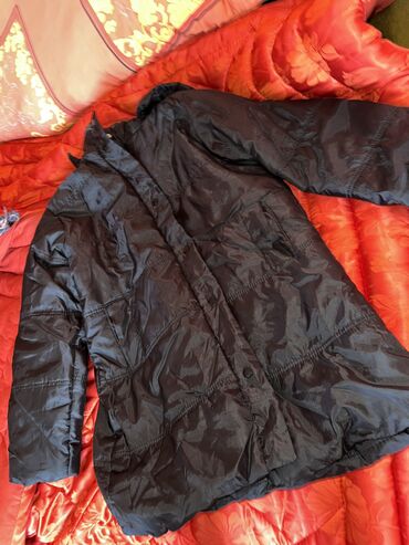 Potpuno nova prelepa crna jakna, samo skinuta etiketa nenošena
