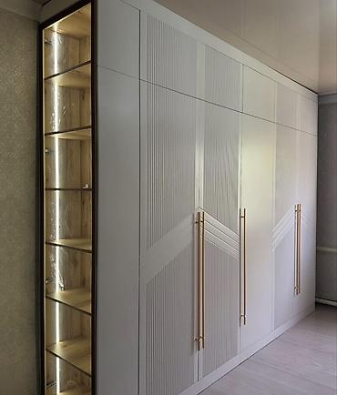 tankdakı qarderob: Mebel dəsti – quraşdırılmış dolab və LED güzgülü konsol - Dizayn — 2
