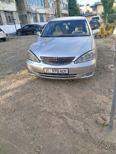 решетка радиатора тойота ист: Надежный седан Toyota Camry серебристого цвета, представленный в этом