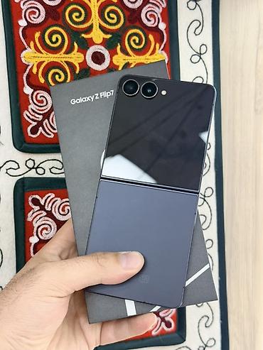 honor robot: Samsung Galaxy Z Flip7, Б/у, 512 ГБ, цвет - Черный, 2 SIM — 1