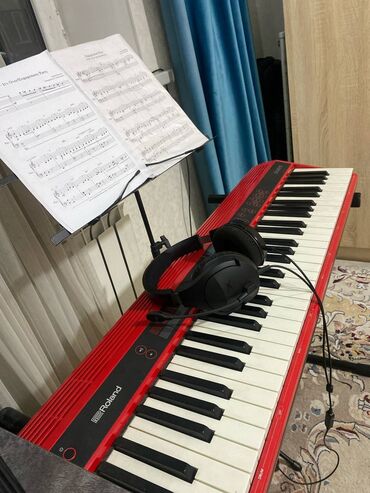 синтезатор музыкальный инструмент купить: Продаю синтезатор ROLAND GO-61K В подарок: ножки, педаль и пюпитр