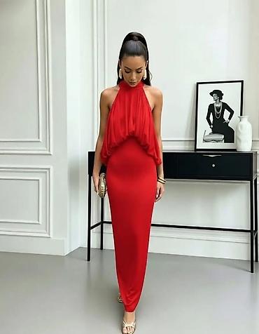 mini torbe: Elegantna duga haljina bez rukava sa visokim izrezom i drapiranim — 3