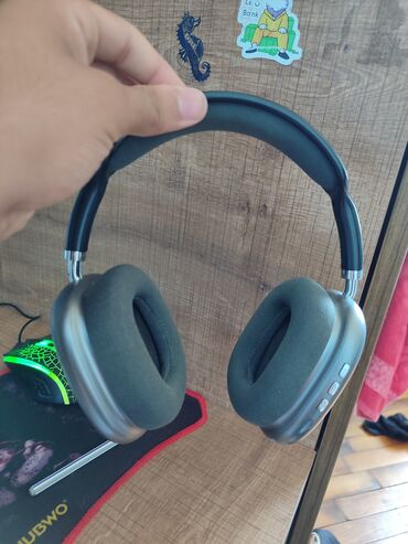 LuAZ: Bluetooth qulaqlıq – over-ear dizayn - Metalik-boz oval kasalar və