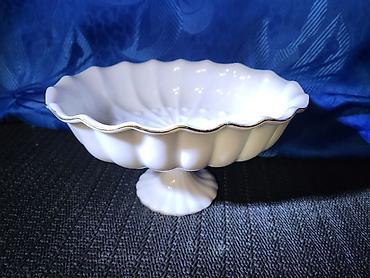 Ostalo posuđe: Porcelanska bombonijera 1970/80te godine. Bombonijera perfektna — 1