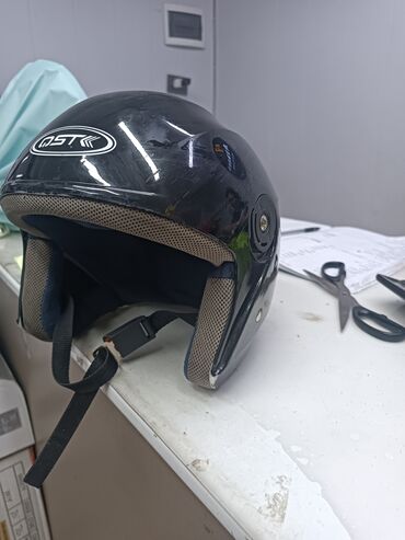 мото шлемы: Продам шлем мотоциклский состояние нормальное, цена 0сом звонить по