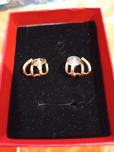 Kəmərlər: Qızılı rəngdə, daşlı qadın sırğası - Model: qulağı qismən qucaqlayan U — 5