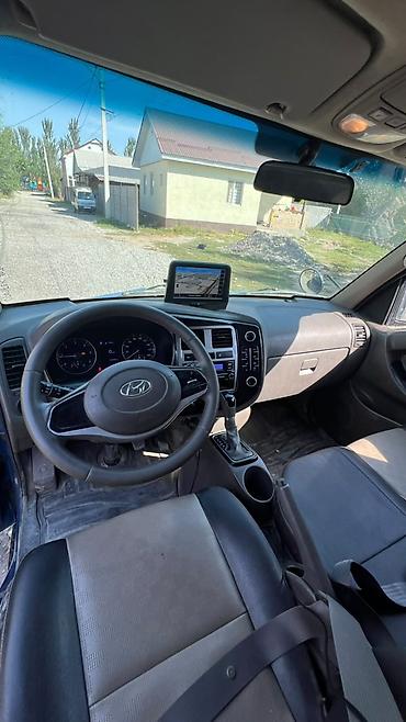 жак а4: Грузовой автомобиль Hyundai Porter с тентованным кузовом. Компактный — 3