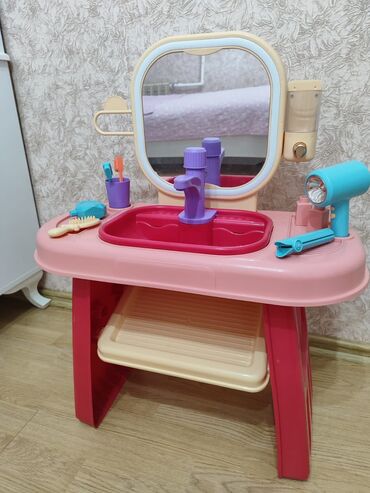 Beşiklər: Dilek…. Usaq hamam moydadir☺️ satilir 35 azn . Supertoysdan 80azn