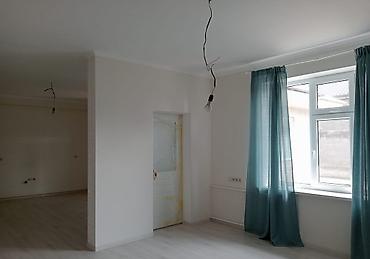 Продажа коттеджей и домов: Продаётся одноэтажный дом с просторным двором. Характеристики: - — 18