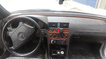 mercedes benz 208 d: Mercedes-Benz 220: 2.2 l | 1995 il Sedan — 7