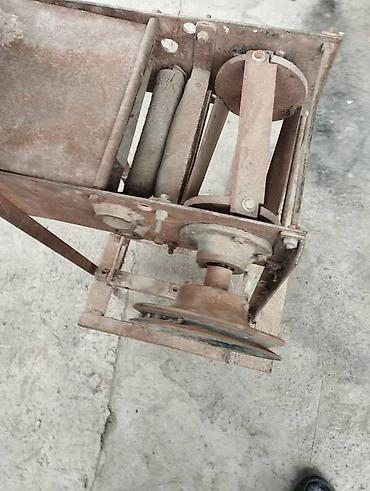 Колье: Металлический станок/механизм с загрузочным лотком и приводным узлом — 14