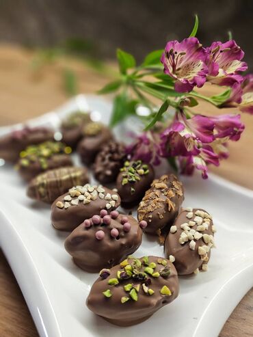 бельгийский шоколад в бишкеке: Королевские финики в бельгийском шоколаде. Начинка с орехами: фундук