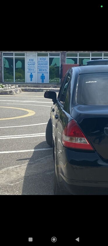 Nissan: Nissan Tiida sedan, qara rəng. - Ban növü: 4 qapılı sedan - Rəng — 7