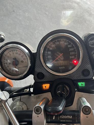 мото кийим: Мотоцикл Suzuki SV650 (naked) черного цвета 2001 год - Двигатель — 4