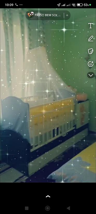 bed sheets: Детская кроватка с бортиками и москитной сеткой-балдахином. - — 2