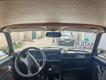 VAZ (LADA): VAZ 2107, ağ rəng, sedan kuzov. Xüsusiyyətlər: - Klassik “07” — 9