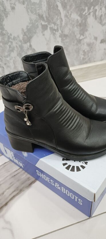 botlar: Burberry, Ölçü: 38, rəng - Qara, İşlənmiş