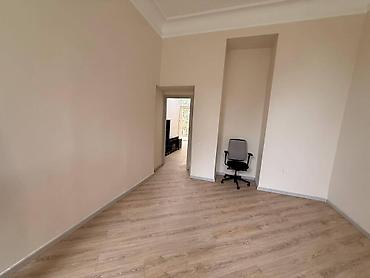 ofis ləvazimati: İcarəyə verilir 1 otaqlı ofis 50 m², Nəsimi r. 1 000 AZN/ay 1 otaqlı — 5