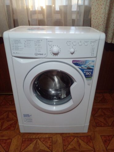 продать стиральную машину бу: Стиральная машина Indesit, Б/у, Автомат, До 5 кг, Компактная