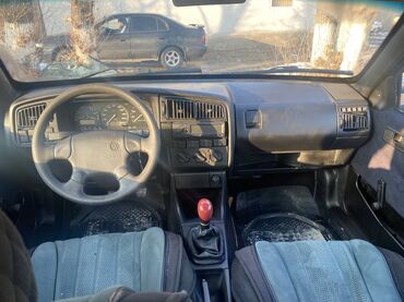 Volkswagen: Volkswagen Passat: 1991 г., 1.8 л, Механика, Бензин, Седан — 9