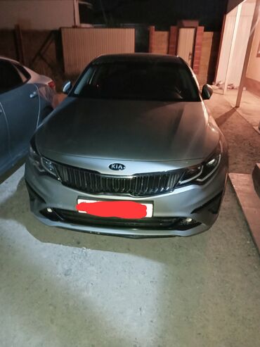 кухня на колесах: Автомобиль Kia K5 в кузове седан, представленный в серебристом цвете