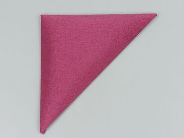 Other Home Items: Chusteczka do kieszonki w kolorze fuksji, złożona w trójkąt, stanowi