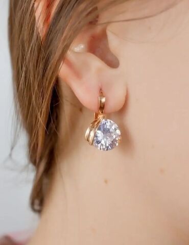 Наборы украшений: Позолоченный ювелирный комплект кольцо и серьги с фианитом. Комплект — 5