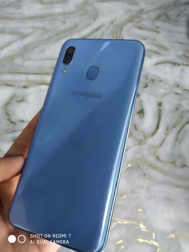 телефон буш: Samsung Galaxy A30, Колдонулган, 32 ГБ, түсү - Көгүлтүр, 2 SIM