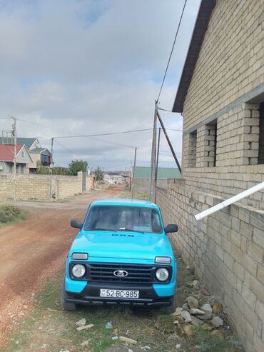 VAZ (LADA): LADA Niva (klassik kuzov) – parlaq mavi rəngdə, şəhər və off-road üçün — 17