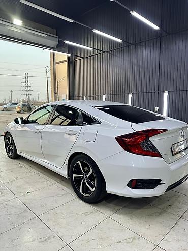 Honda: Honda Civic: 2017 г., Седан — 4