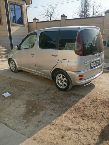 Toyota: Toyota Yaris Verso: 2000 г., Механика, Бензин, Минивэн — 4