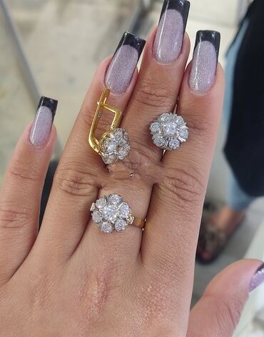 Zərgərlik dəstləri: Dəstə daxildir: Üzük, Sırğa, Gümüş, 925 Əyar — 8