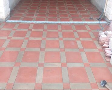 Kafel və metlax: Müxtəlif rəng və dizaynlarda olan səki plitələri. Bu plitələr — 35