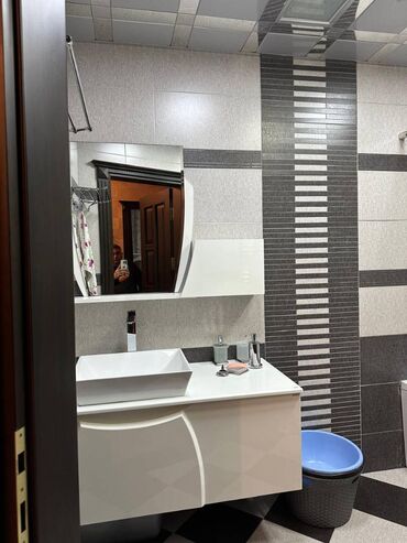 Uzunmüddətli kirayə mənzillər: Nəsimi rayonu Əcəmi metrosunun yaxınlıgında 12 mərtəbəli binanın 6-ci — 16