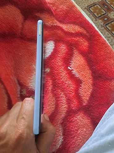 macbook pro a1466: Смартфон (светло‑голубой корпус) Особенности и разъёмы: - Нижняя — 4