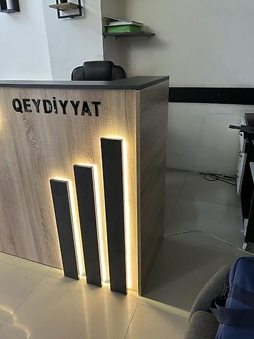 Офисная мебель на заказ: Qeydiyyat üçün resepsiyon masası - Müasir dizayn: Açıq palıd — 4